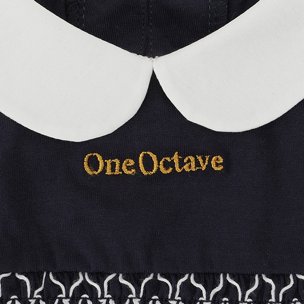 2025新商品 ONE OCTAVE（ワンオクターヴ）襟付きスモッキングワンピース