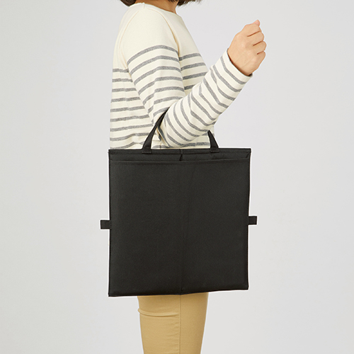 【お散歩グッズ】バッグにもなるシートクッション