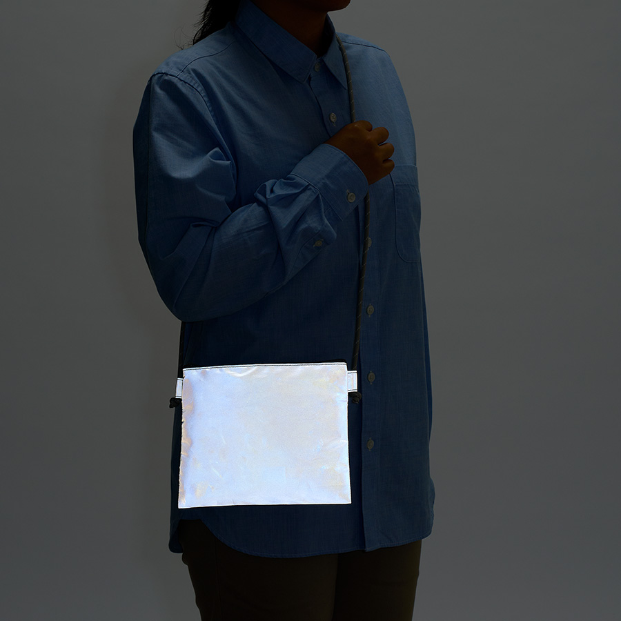 【夜道のお散歩に!】リフレクターサコッシュ